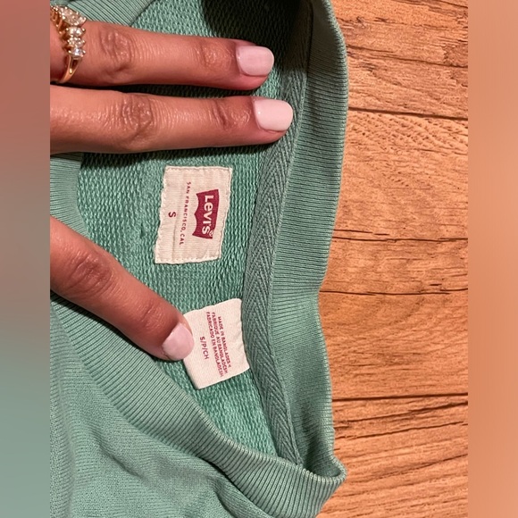 Levi’s vintage green light weight sweater - Picture 2 of 6